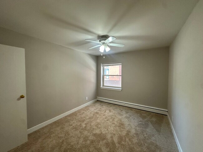Foto del edificio - 1560 N Prospect Ave