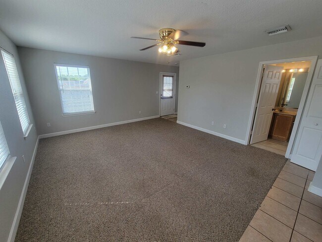 Foto del edificio - 4247 Raleigh Way