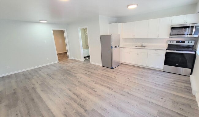 Building Photo - 83 Goulburn Av
