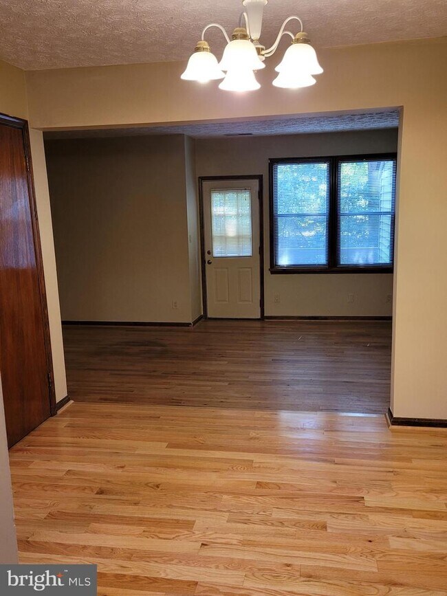 Building Photo - 44681 Willow Oak Ct