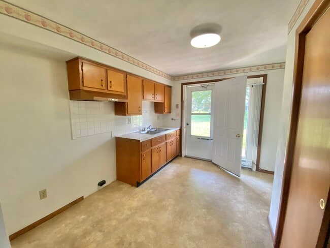 Building Photo - 996 N Ohio St