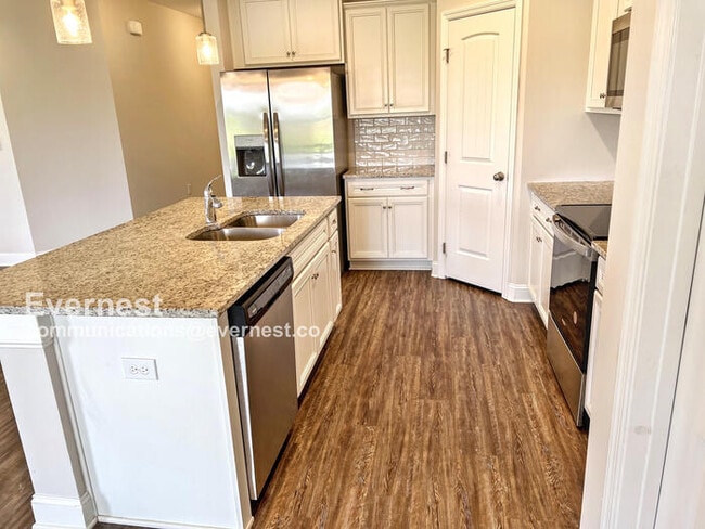 Building Photo - 109 Elaina Grey Ct