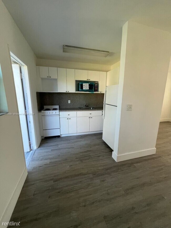 Building Photo - 2 br, 1 bath House - 5825 SW 9th Ter