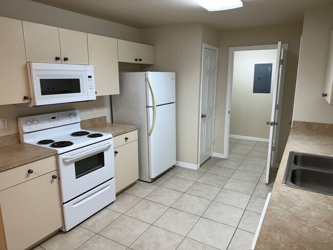 Foto del edificio - 2 Bedroom, 2 1/2 Bathroom Condo