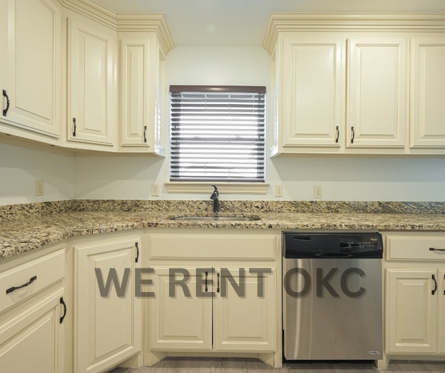 Building Photo - 853 SW 8th St