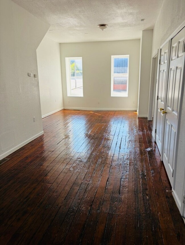 Foto del edificio - COMING SOON! Huge Home For a Large Family!