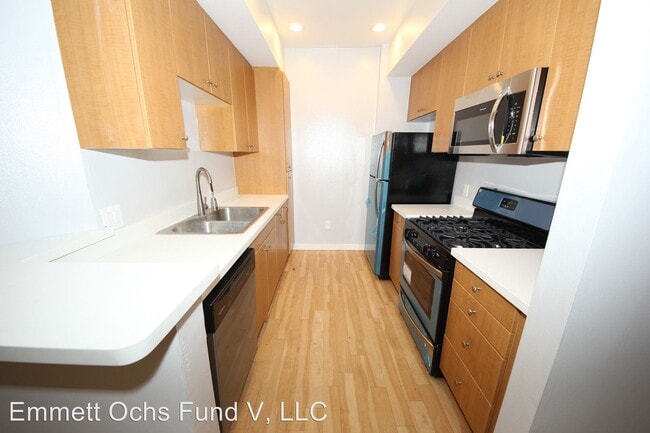 Building Photo - 7070 Flight Ave