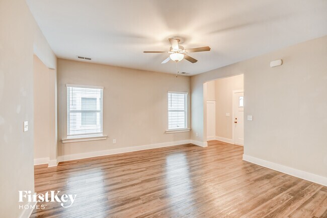 Foto del edificio - 2783 Village Ln