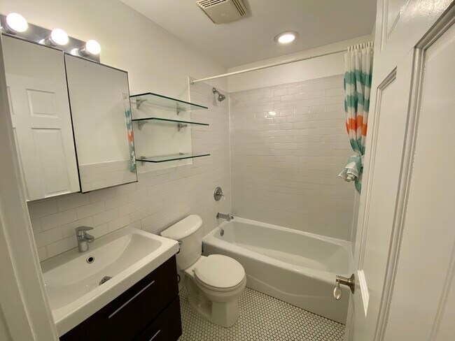 Bath - 120 Seaton Pl NW