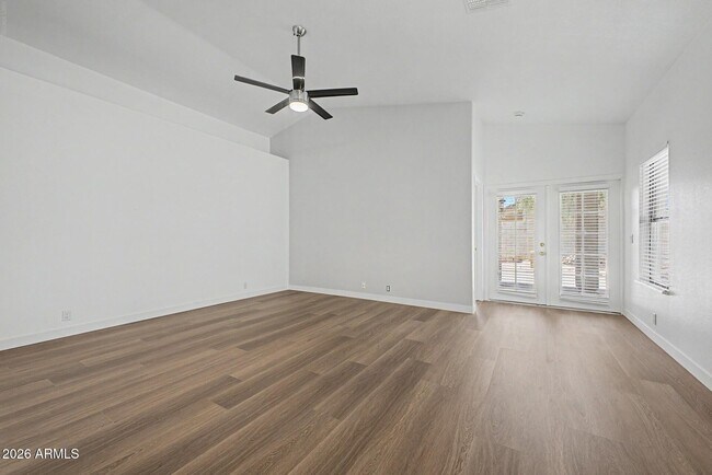 Foto del edificio - 8868 W Laurel Ln