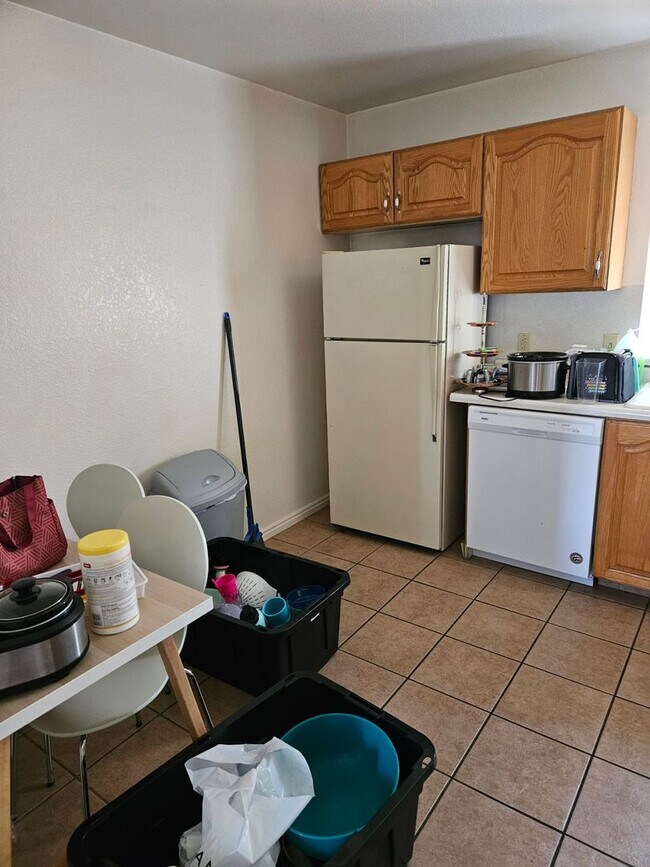 Foto del edificio - 2 bedroom, 1 bath apartment available in N...