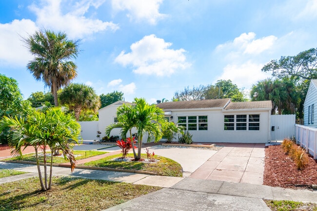 Foto del edificio - 814 Franklin Rd