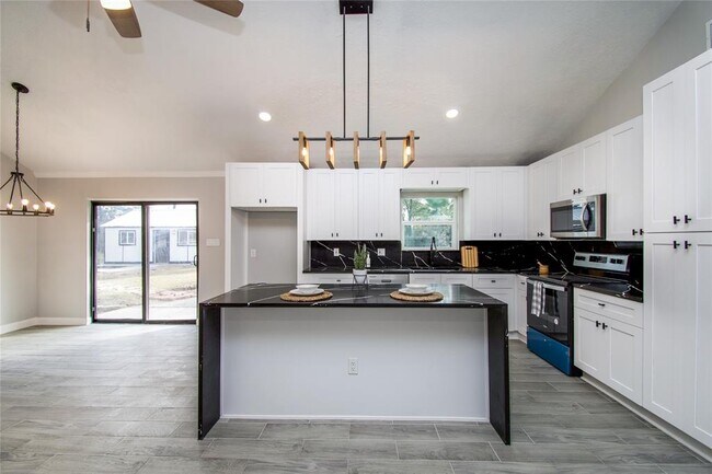 Building Photo - 5407 Brantley Ln