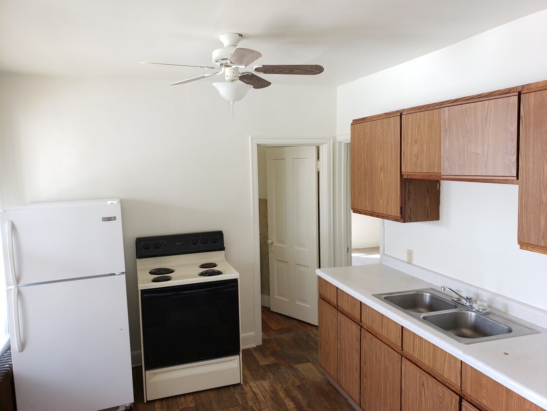 Foto principal - 615 1st Ave N