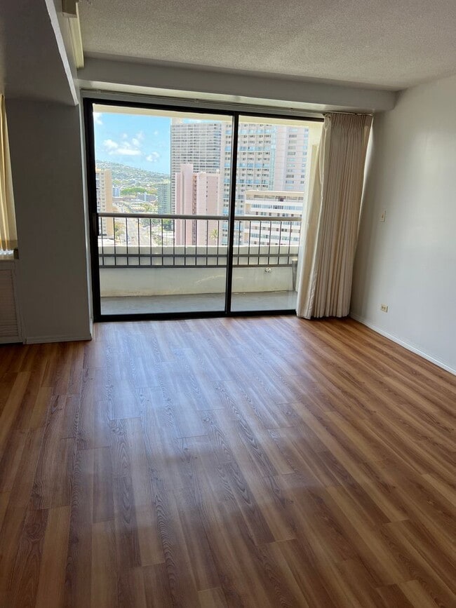 Building Photo - One Bedroom at the Marco Polo