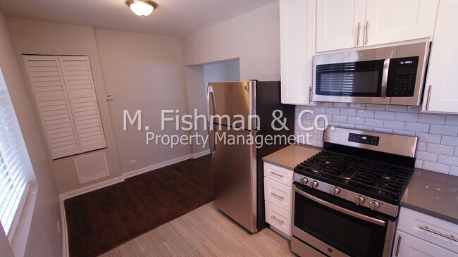 Foto del edificio - 2349 N Drake Ave