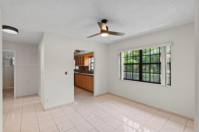 Building Photo - 270 W 15th St