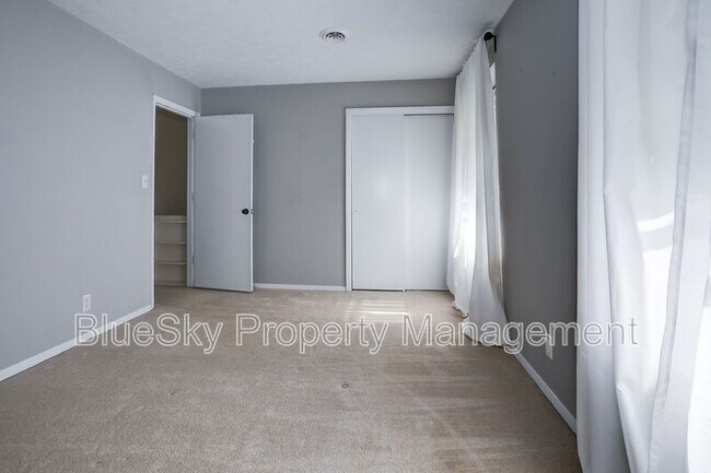 Foto del edificio - 688 Lockesley Terrace