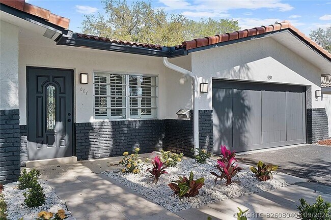 Foto del edificio - 807 NW 7th St
