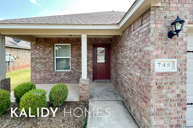 Photo - 745 Christian Ln House