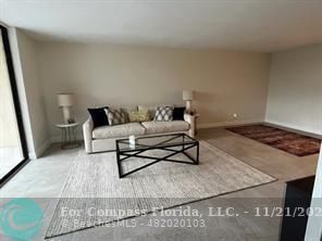 Foto del edificio - 100 NW 76th Ave