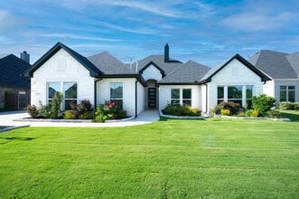 Building Photo - 1024 Whisper Willows Dr