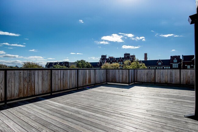 Foto del edificio - 2518 W Addison St