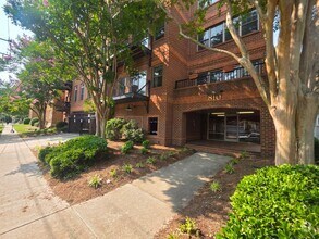 Building Photo - 810 W Princess Anne Rd