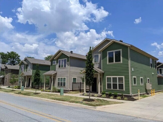Foto del edificio - 1596 Leverett Ave