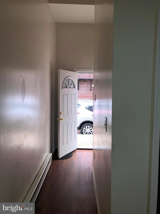 Foto del edificio - 467 W Queen Ln
