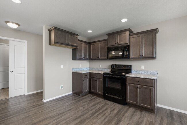 Foto del edificio - 5468 Yew St W