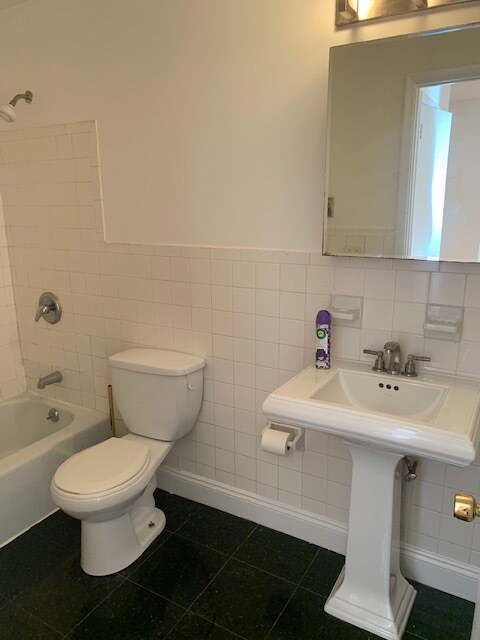 Bath - 32 Knox St