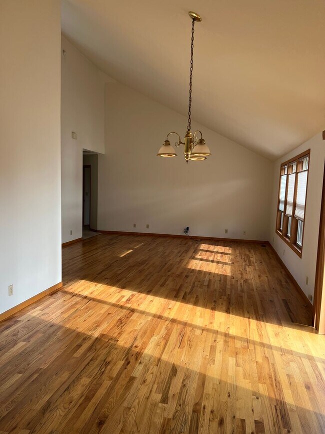 Foto del edificio - 1673 Calen Ln
