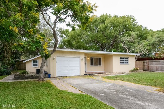 Building Photo - 2013 Lake Citrus Dr
