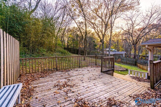 Building Photo - 702 Chambers Dr NE