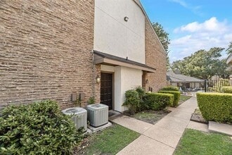 Building Photo - 333 Melrose Dr