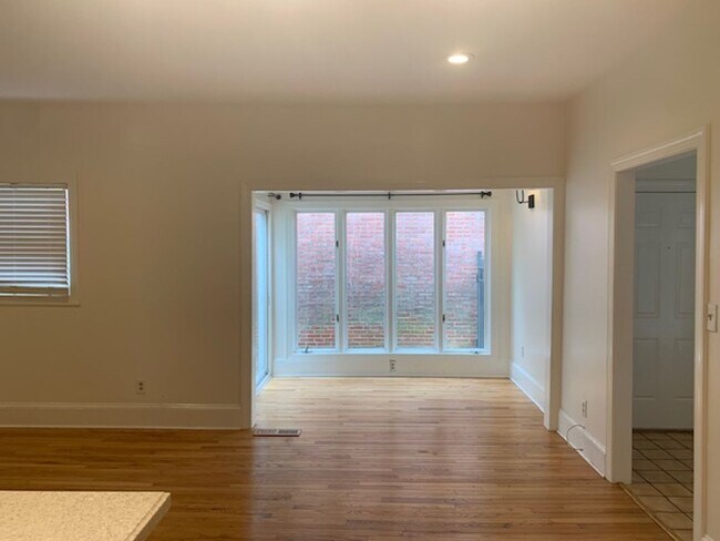 Foto del edificio - 1303 W 13th St