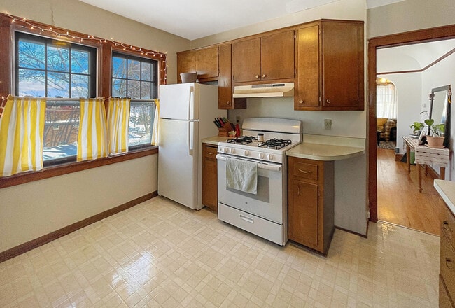 Building Photo - 1323 N 64th St
