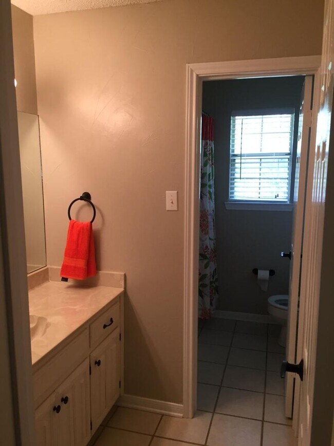 Foto del edificio - Updated Midway ISD Home