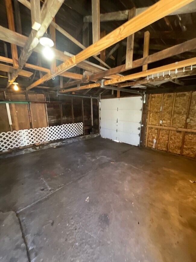 Building Photo - Price Reduced, available on a 6-month leas...
