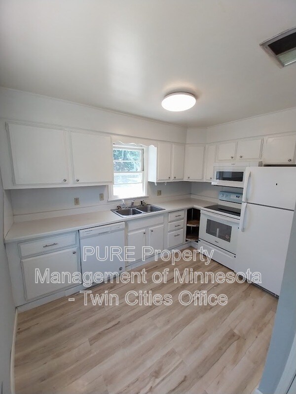Foto principal - 700 County Road J W