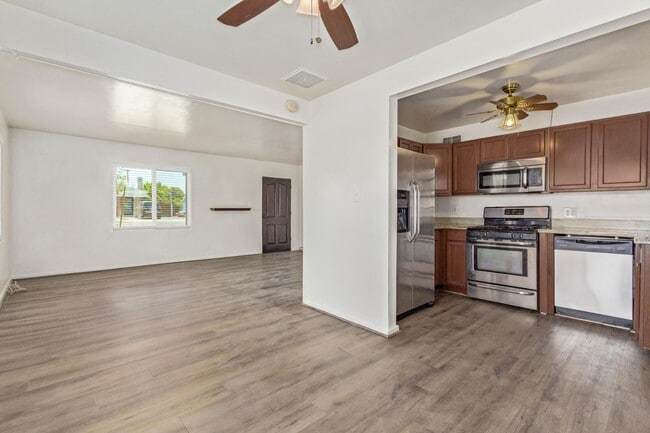 Building Photo - 4546 N 10th St