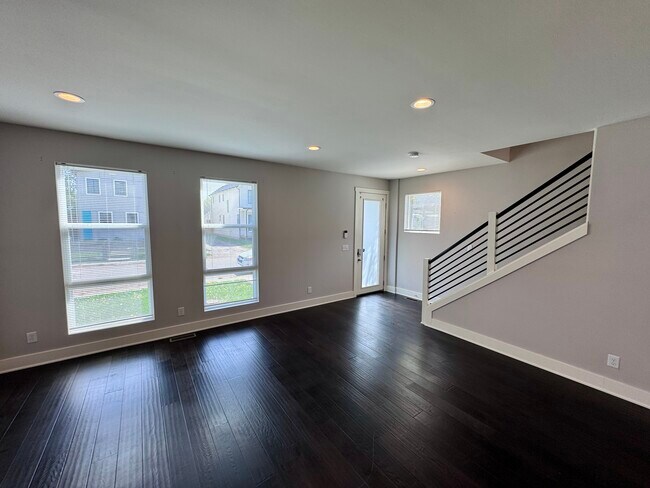 Building Photo - 834 S Randolph-3 bed/2.5 Bath -Newly Renov...