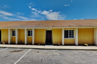 Building Photo - 1917 Truman Rd
