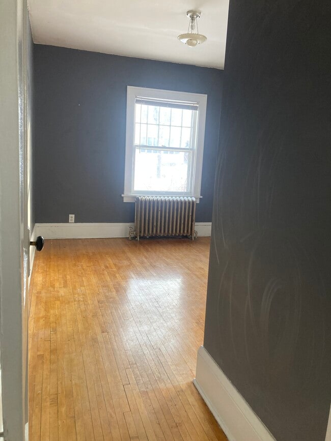 Beed room 2 - 3400 Fremont Ave S