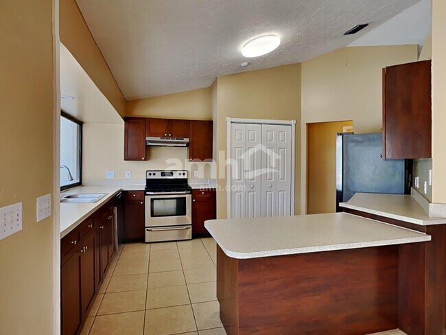 Building Photo - 1501 SE Mariana Rd
