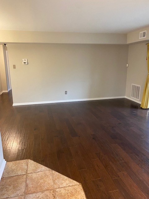 Entry looking into the living room - 105 Hopkins Ct