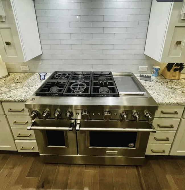 Double gas stove/oven with Wifi - 24719 Resort Pky