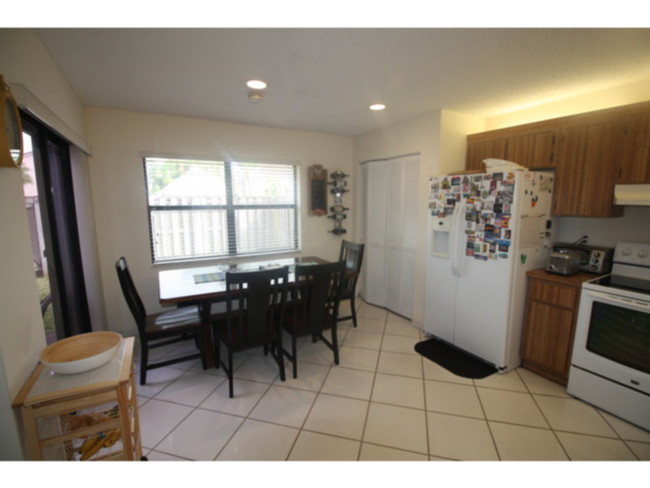 Building Photo - Rental in Townhomes of La Jolla