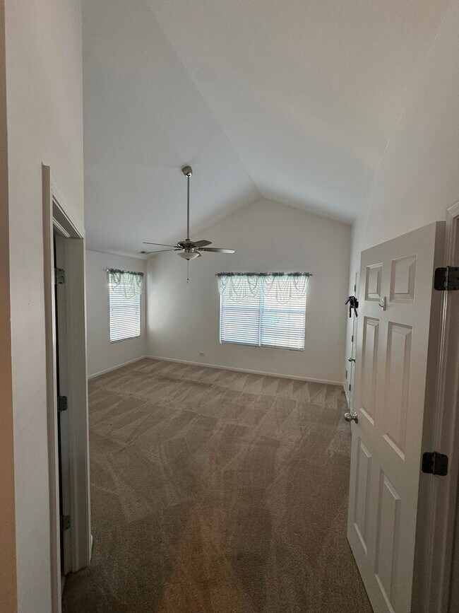 Foto del edificio - 1425 Millbrook Dr